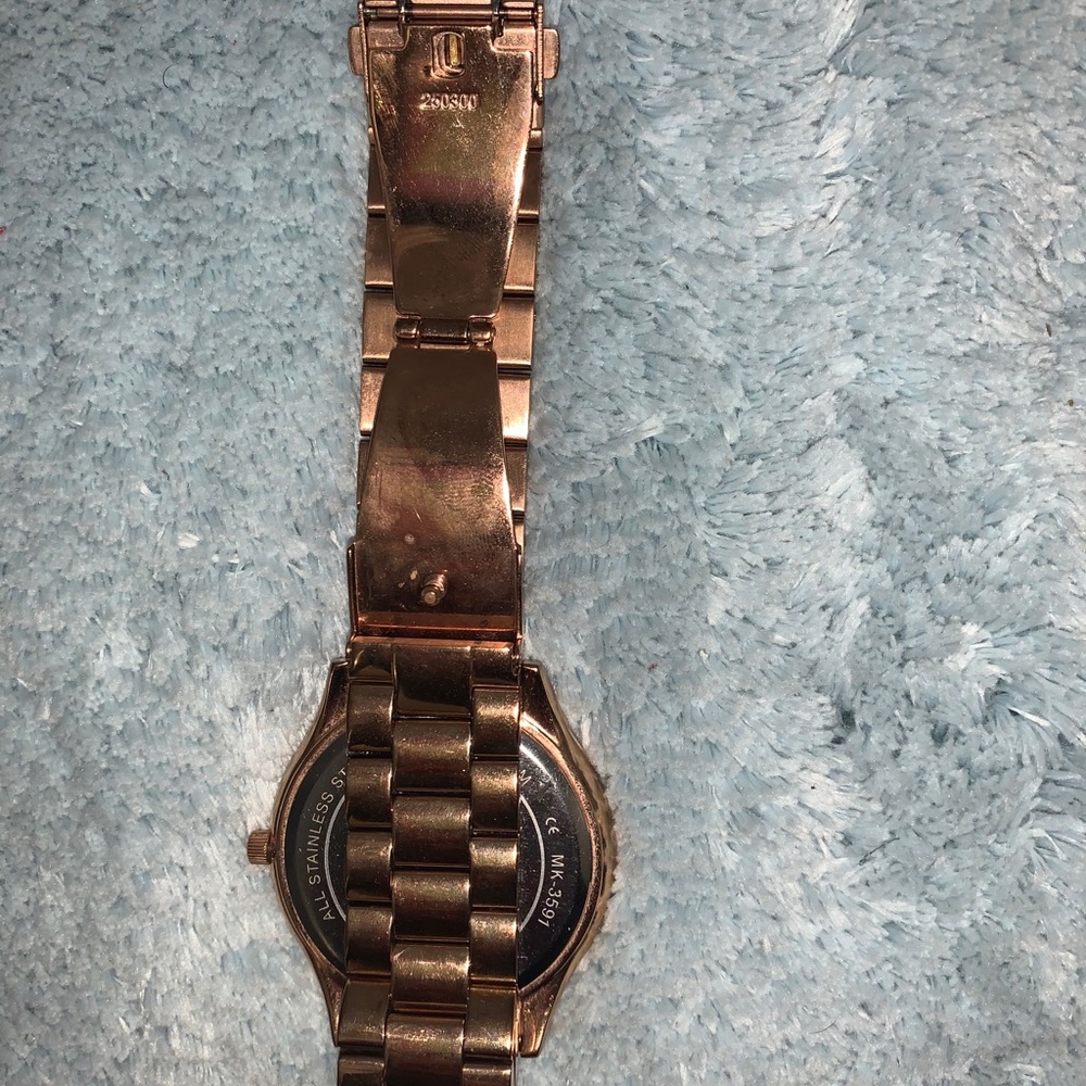 Diamond rose gold Michael kors watch - Picture 3 of 4
